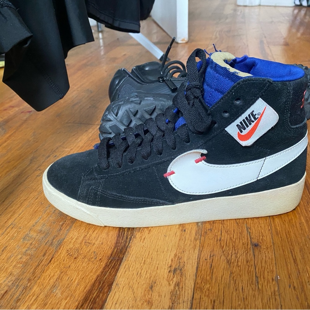 Nike Black and White High-Tops with Blue Lining. Blazer mid rebel. Sz 6.